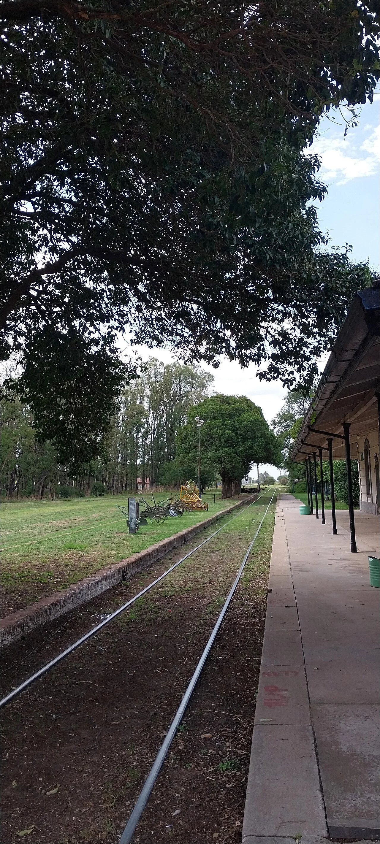 Estación Tres Lomas · vista lateral